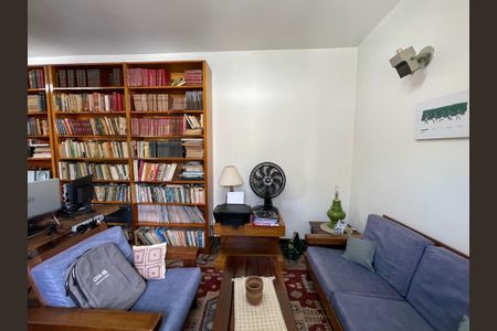 Casa à venda com 244m², 4 quartos e 4 vagas Casa à venda com 244m², 4 quartos e 4 vagasQuarto 6