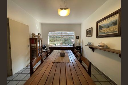 Casa à venda com 244m², 4 quartos e 4 vagas Casa à venda com 244m², 4 quartos e 4 vagasSala de Jantar