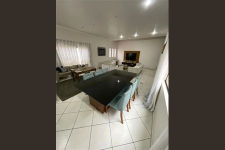 Casa à venda com 261m², 3 quartos e 4 vagas