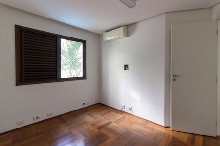 Apartamento à venda com 142m², 3 quartos e 2 vagasQuarto 2