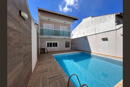 Casa à venda com 250m², 3 quartos e 3 vagasPiscina