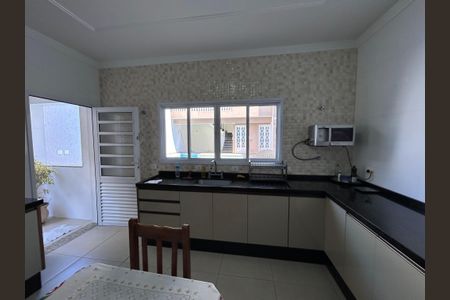 Casa à venda com 250m², 3 quartos e 3 vagasCozinha