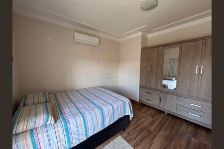 Casa à venda com 250m², 3 quartos e 3 vagasSuíte