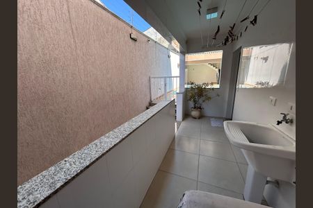 Casa à venda com 250m², 3 quartos e 3 vagasÁrea de Serviço