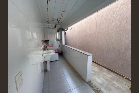 Casa à venda com 250m², 3 quartos e 3 vagasÁrea de Serviço