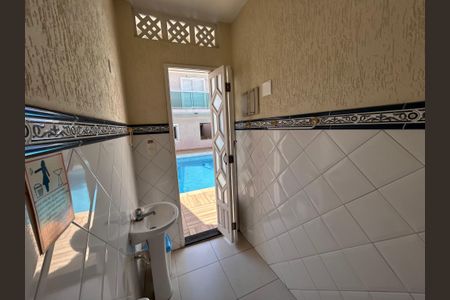 Casa à venda com 250m², 3 quartos e 3 vagasBanheiro 4