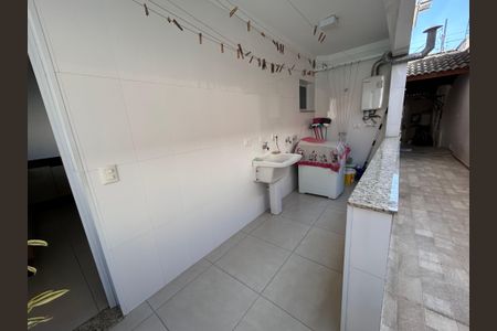 Casa à venda com 250m², 3 quartos e 3 vagasÁrea de Serviço