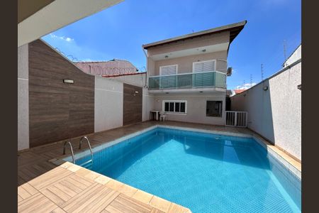 Casa à venda com 250m², 3 quartos e 3 vagasPiscina