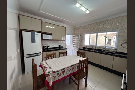 Casa à venda com 250m², 3 quartos e 3 vagasCozinha