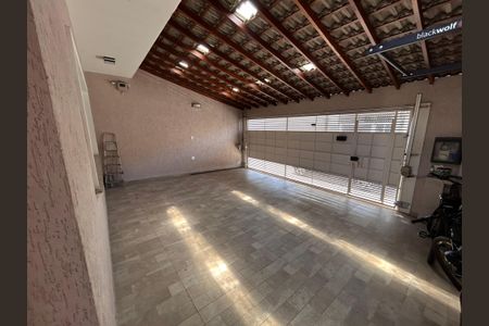 Casa à venda com 250m², 3 quartos e 3 vagasGaragem