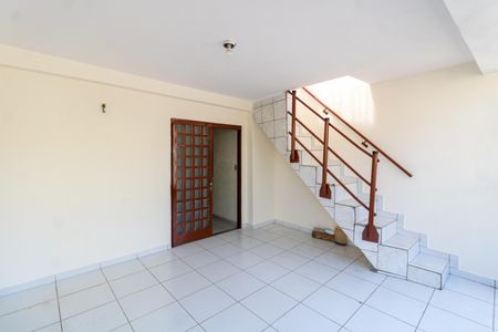 Casa para alugar com 90m², 2 quartos e 1 vaga Casa para alugar com 90m², 2 quartos e 1 vagaÁrea de Serviço e garagem