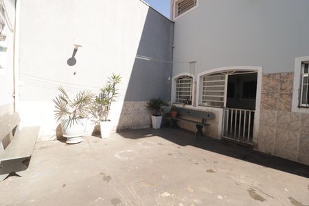 Casa à venda com 359m², 2 quartos e 4 vagasQuintal