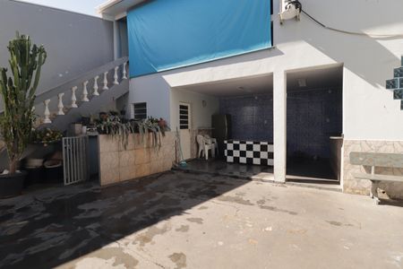 Casa à venda com 359m², 2 quartos e 4 vagasQuintal