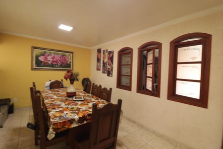 Casa à venda com 359m², 2 quartos e 4 vagasSala