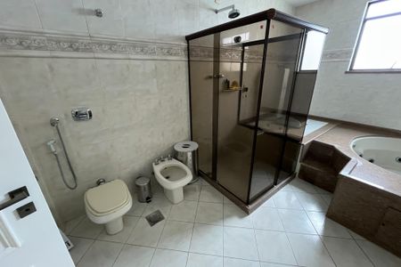 Apartamento à venda com 600m², 4 quartos e 3 vagasBanheiro da Suíte 1