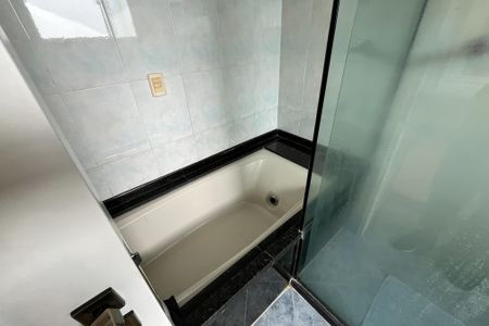 Apartamento à venda com 600m², 4 quartos e 3 vagasBanheiro da Suíte 4