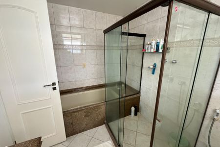 Apartamento à venda com 600m², 4 quartos e 3 vagasBanheiro da Suíte 3