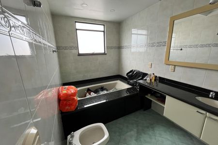 Apartamento à venda com 600m², 4 quartos e 3 vagasBanheiro da Suíte 2