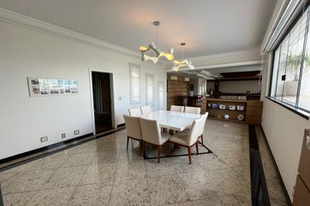 Apartamento à venda com 600m², 4 quartos e 3 vagasSala