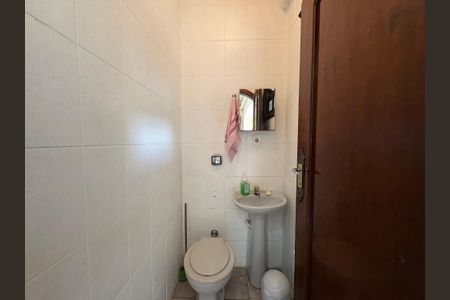 Casa à venda com 360m², 5 quartos e 5 vagasBanheiro de Serviço