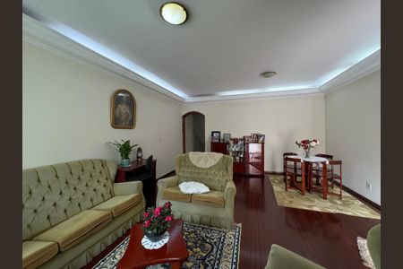 Casa à venda com 360m², 5 quartos e 5 vagasSala