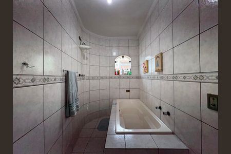 Casa à venda com 360m², 5 quartos e 5 vagasBanheiro da Suíte 1