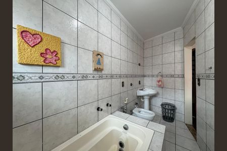 Casa à venda com 360m², 5 quartos e 5 vagasBanheiro da Suíte 1