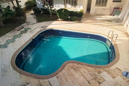 Casa de condomínio à venda com 650m², 6 quartos e 4 vagasÁrea comum - Piscina