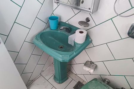 Casa de condomínio à venda com 650m², 6 quartos e 4 vagasBanheiro de Serviço