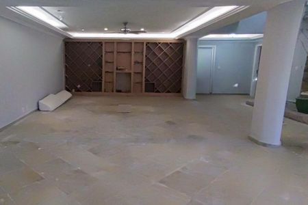 Sala de casa de condomínio à venda com 6 quartos, 650m² em Taquara, Rio de Janeiro