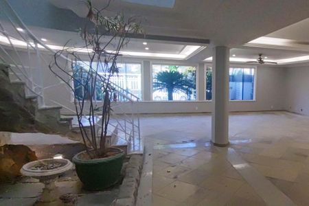 Sala de casa de condomínio à venda com 6 quartos, 650m² em Taquara, Rio de Janeiro
