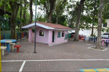 Casa de condomínio à venda com 650m², 6 quartos e 4 vagasÁrea comum - Playground