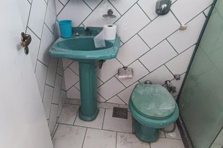 Casa de condomínio à venda com 650m², 6 quartos e 4 vagasBanheiro de Serviço