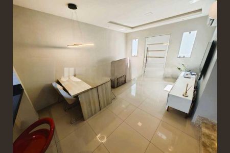 Casa à venda com 103m², 2 quartos e 2 vagas