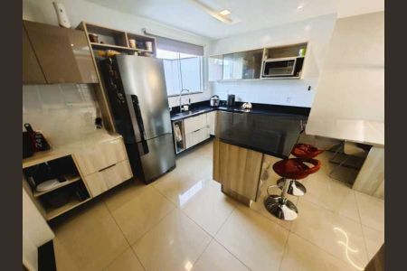 Casa à venda com 103m², 2 quartos e 2 vagas
