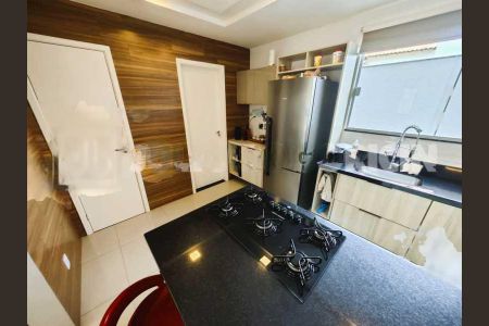 Casa à venda com 103m², 2 quartos e 2 vagas