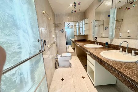 Apartamento à venda com 425m², 4 quartos e 1 vagaBanheiro da Suíte 4