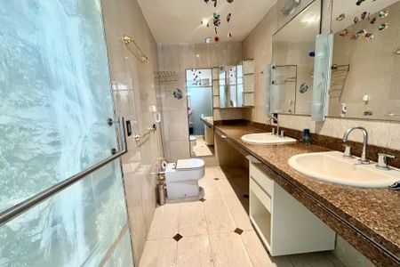 Apartamento à venda com 425m², 4 quartos e 1 vagaBanheiro da Suíte 4