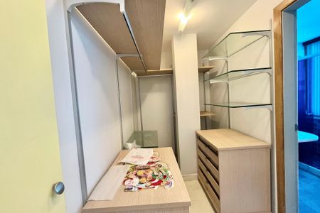Apartamento à venda com 425m², 4 quartos e 1 vagaCloset Suíte 1