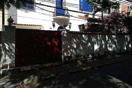 Casa à venda com 177m², 5 quartos e 2 vagas