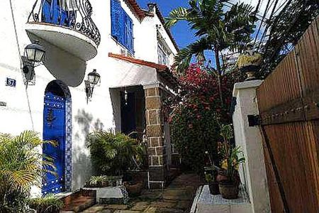 Casa à venda com 177m², 5 quartos e 2 vagas