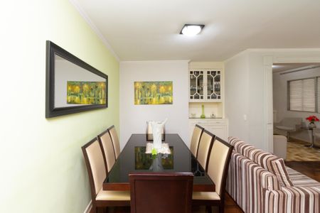 Apartamento à venda com 90m², 2 quartos e 1 vaga Apartamento à venda com 90m², 2 quartos e 1 vagaSala