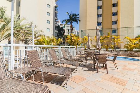 Apartamento à venda com 119m², 2 quartos e 2 vagas Apartamento à venda com 119m², 2 quartos e 2 vagasÁrea comum - Piscina