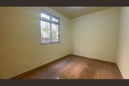 Quarto 2 de apartamento para alugar com 2 quartos, 50m² em Sagrada Família, Belo Horizonte