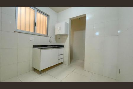Cozinha de apartamento para alugar com 2 quartos, 50m² em Sagrada Família, Belo Horizonte