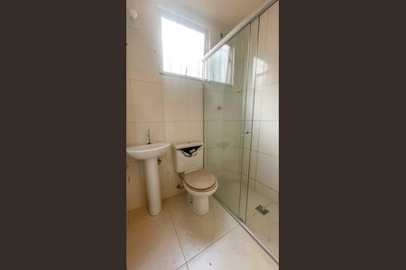 Banheiro de apartamento para alugar com 2 quartos, 50m² em Sagrada Família, Belo Horizonte