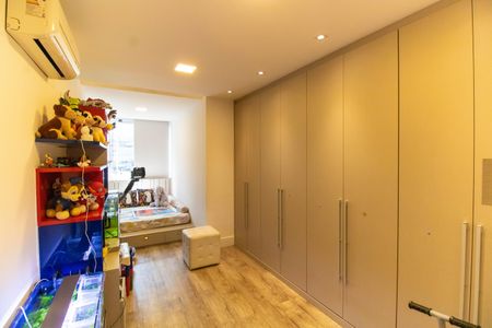 Apartamento à venda com 170m², 3 quartos e 2 vagasQuarto 1