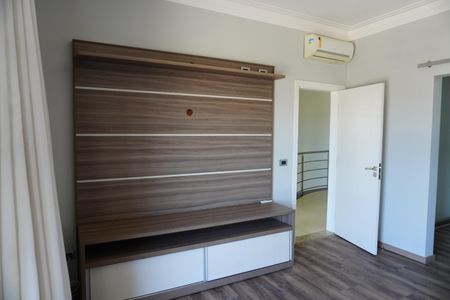 Casa de condomínio para alugar com 330m², 4 quartos e 4 vagasSuíte 