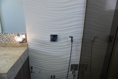 Casa de condomínio para alugar com 330m², 4 quartos e 4 vagasBanheiro da Suíte 