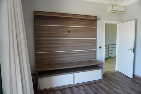 Casa de condomínio para alugar com 330m², 4 quartos e 4 vagasSuíte 